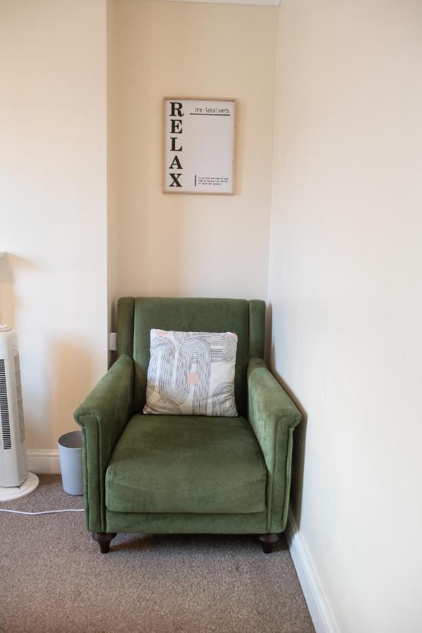 4 Bedroom Flat With High Speed Wi-Fi In North Acton, Ealing, West Londra Exterior foto